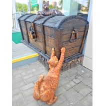 Резные фигуры из массива дуба.