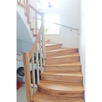 Лестничные ступени, лестницы из массива дуба.