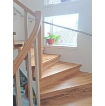 Лестничные ступени, лестницы из массива дуба.